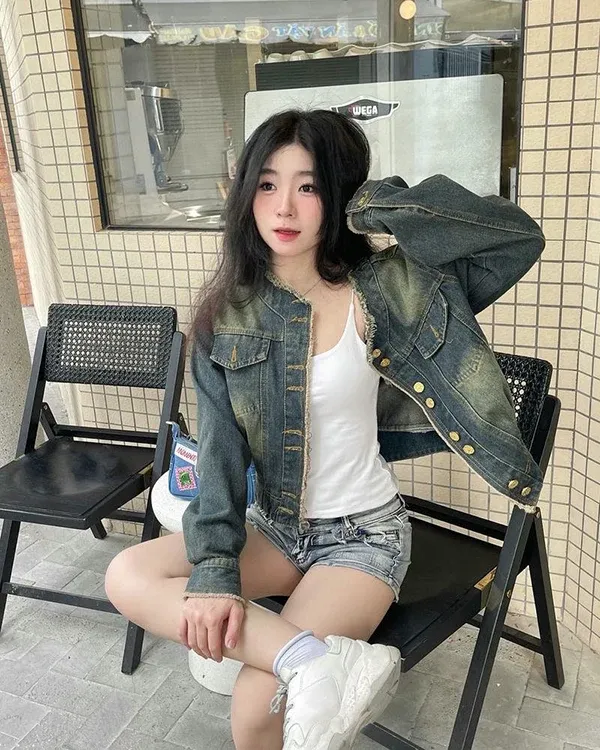 Ngắm ảnh hot girl Việt khoe vẻ đẹp tự tin trong quần lửng