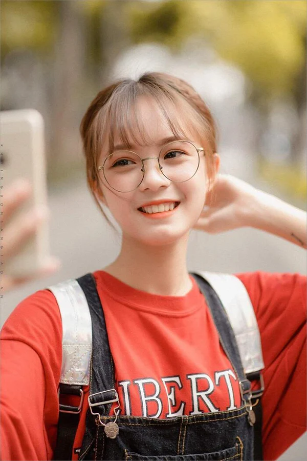 Loạt ảnh hot girl đeo kính cận cực kỳ cuốn hút