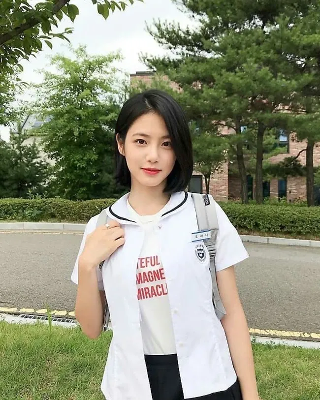 Album ảnh gái hot girl tóc ngắn duyên dáng