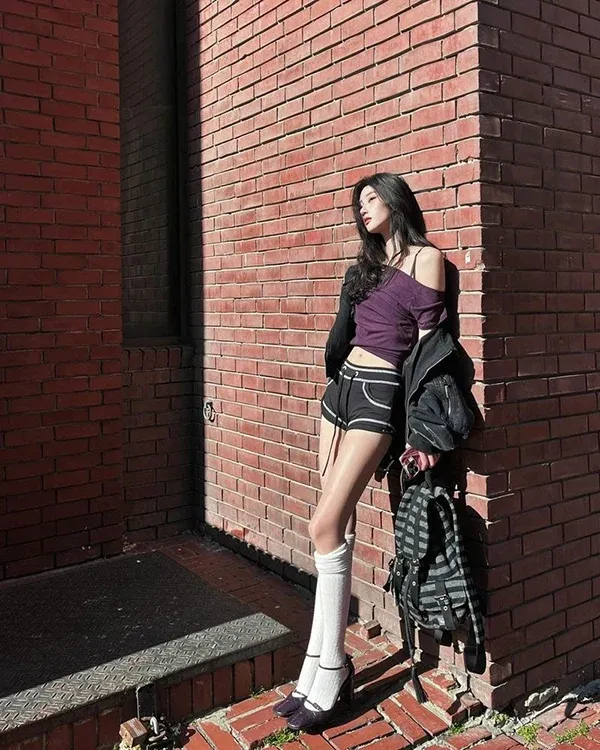 Bộ ảnh gái 2k3 gợi cảm mặc quần short street style