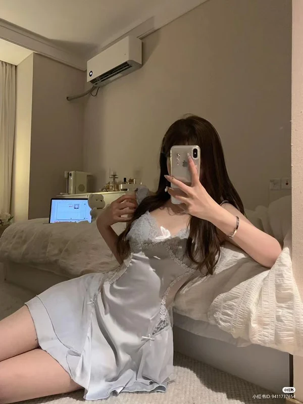 Bộ hình gái 2k3 khoe phong cách bộ ngủ