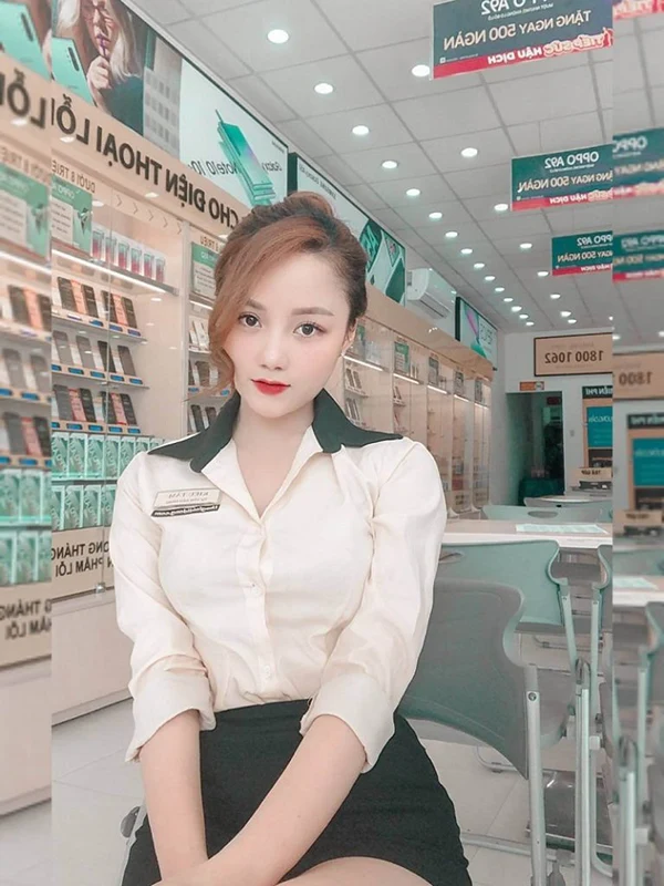 Xem ảnh nhân viên xinh tgdd thần thái nhẹ nhàng