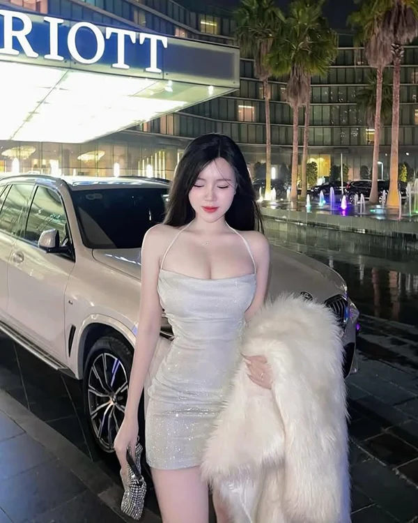 Bộ hình gái Việt vóc dáng nở nang, tràn đầy sức sống