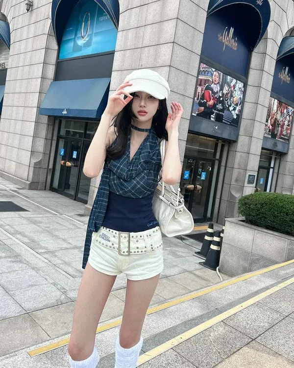 Ngắm hình người mẫu hot girl diện short nữ tính