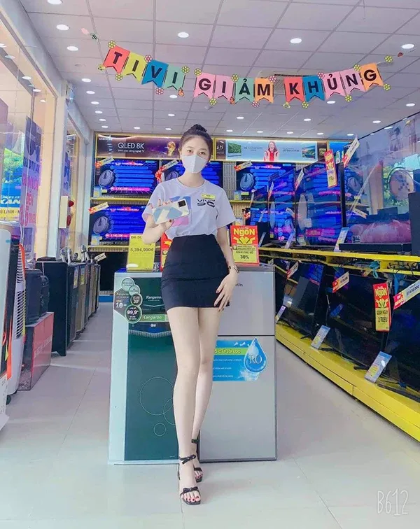 Chụp hình ảnh nhân viên tgdd cute phong cách tự nhiên