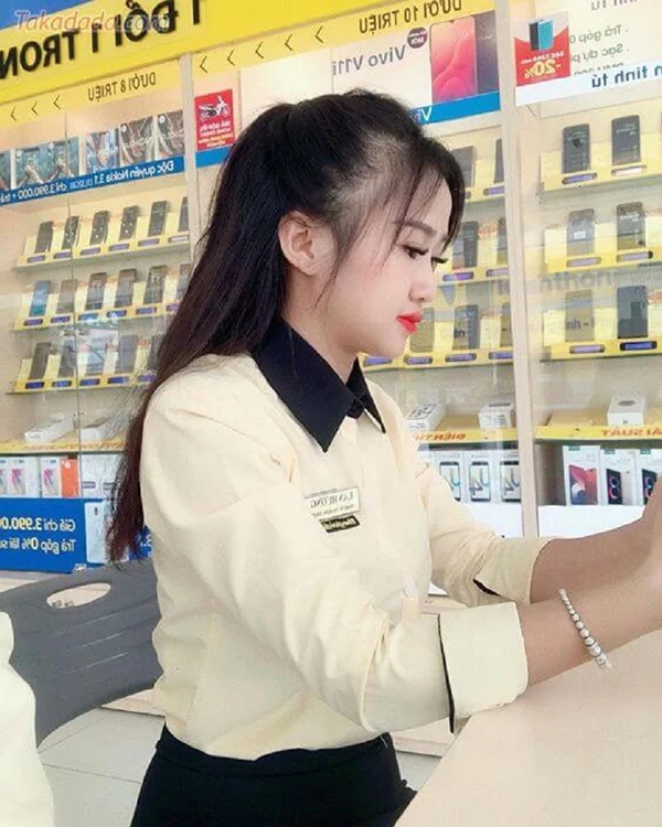 Bộ hình nhân viên xinh tgdd 2k1 cười tươi rạng rỡ