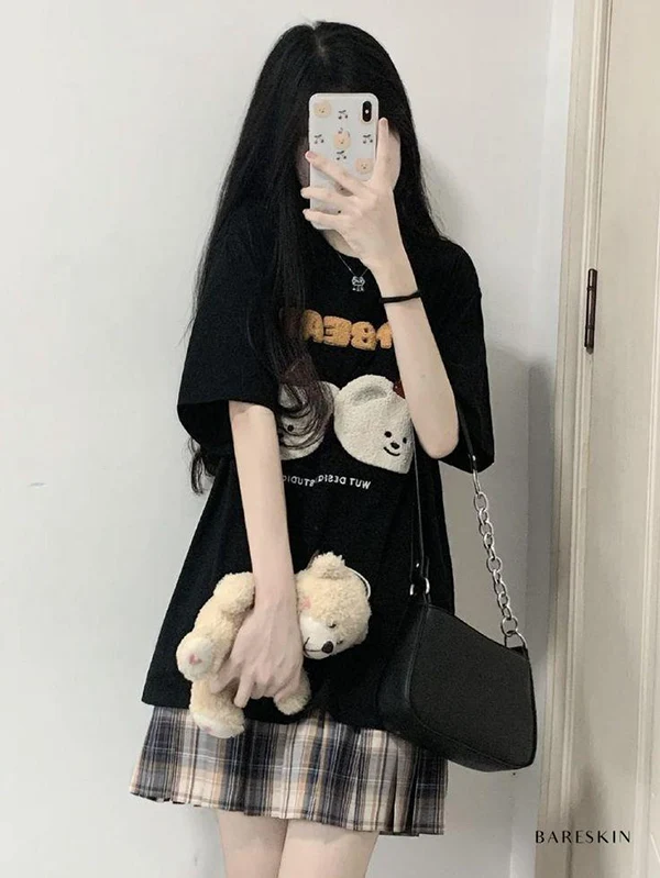 Hình ảnh gái xinh giấu mặt bằng điện thoại đầy thần thái