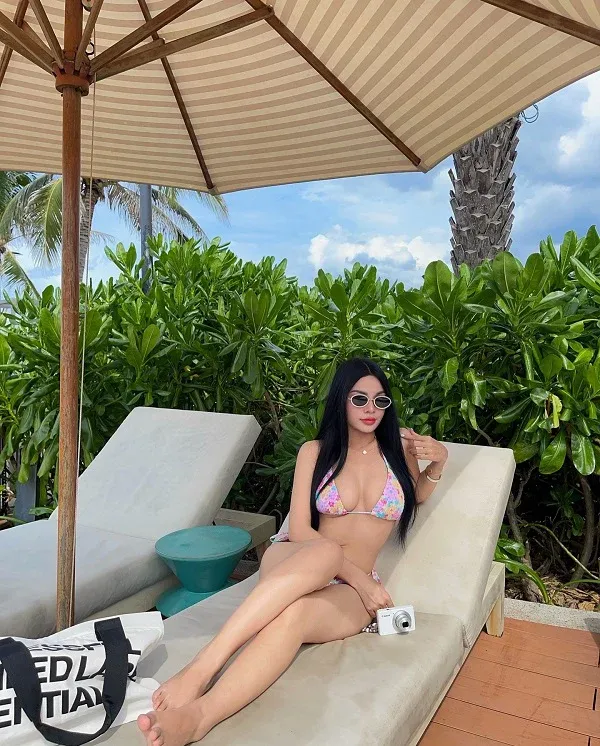 Album hình gái sexy đeo kính thần thái cuốn hút