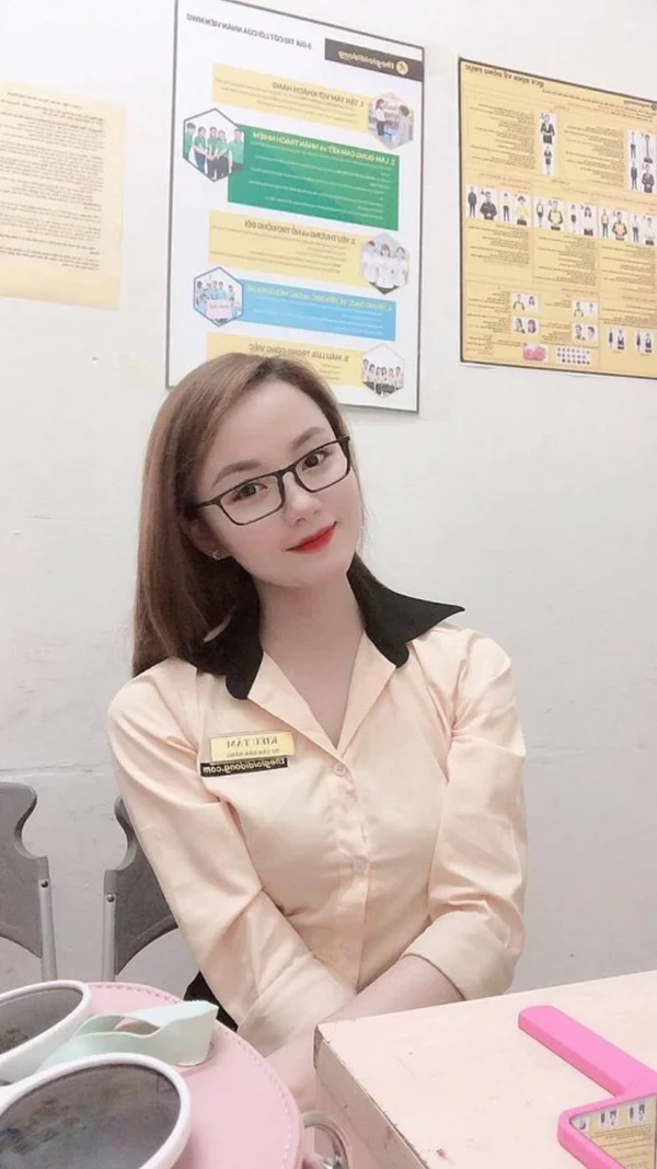 Tải ảnh nhân viên tgdd nhìn nghiêng siêu cuốn