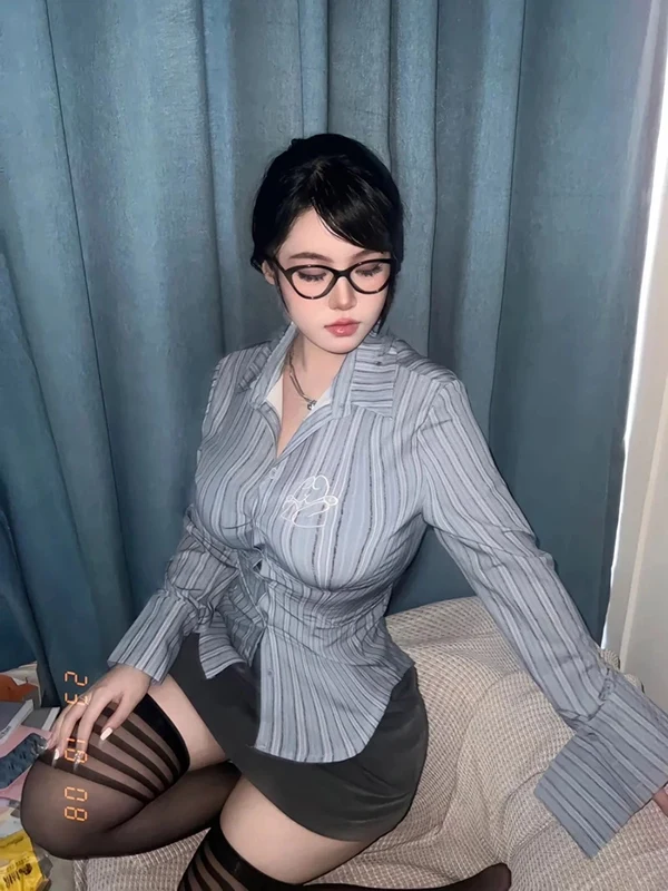 Tải ảnh hot girl đeo kính nhìn mê chữ ê kéo dài