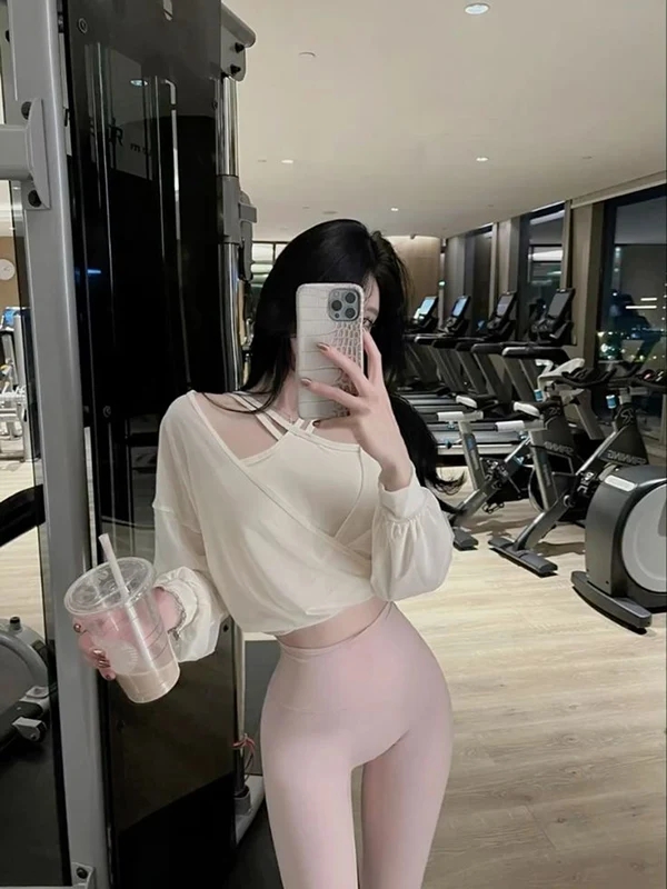 Ảnh avatar cô gái quyến rũ tại phòng gym