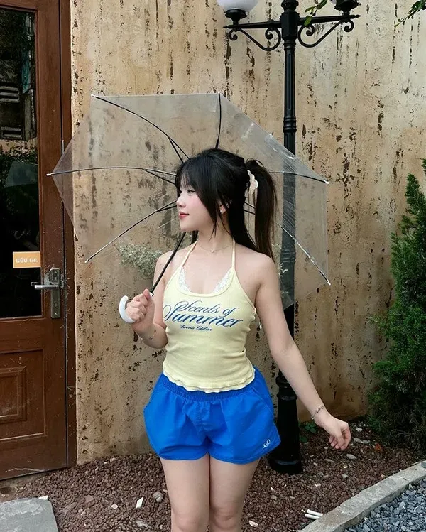 Hình ảnh gái đẹp khoe body nuột nà với short jean