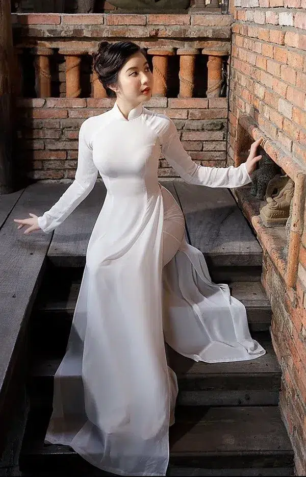 Album hình ảnh nữ sinh áo dài mỏng nhẹ thướt tha