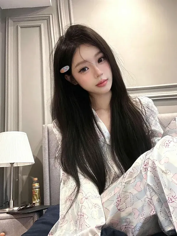 Ngắm hình gái sexy quyến rũ với váy ngủ mỏng manh