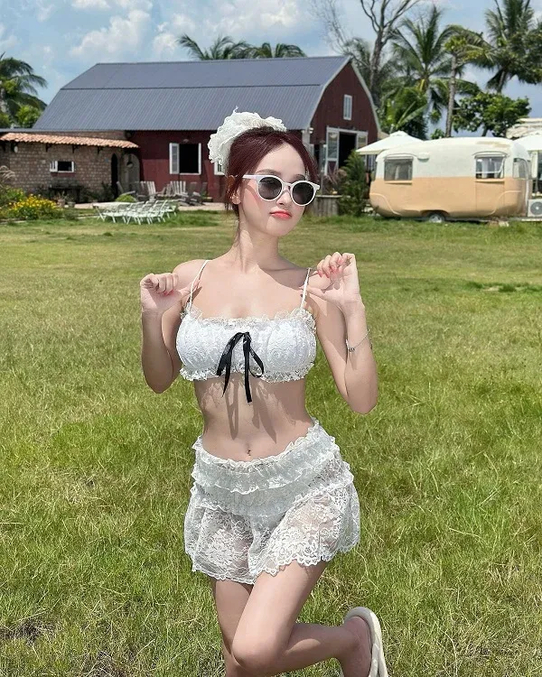 Loạt ảnh gái dễ thương nổi bật với cặp kính tròn