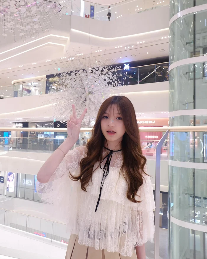 Gương mặt nổi bật trong loạt ảnh gái 2k5 thu hút nhiều lượt xem