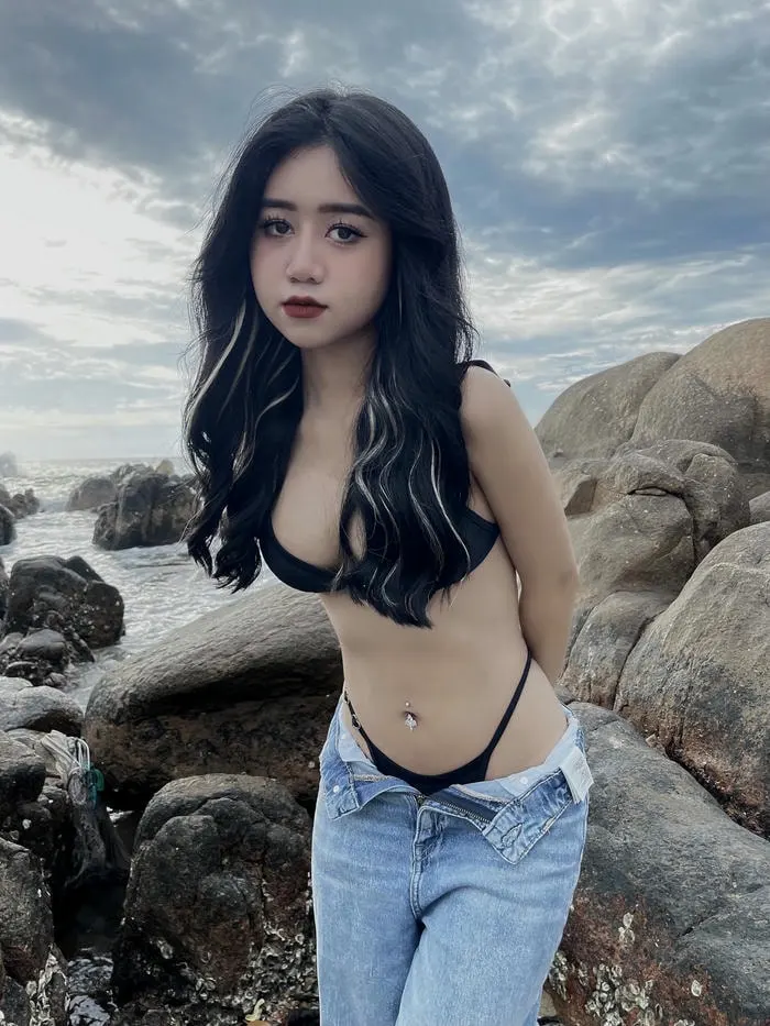 hình Lê Kim Loan bikini quyến rũ hút mắt người xem