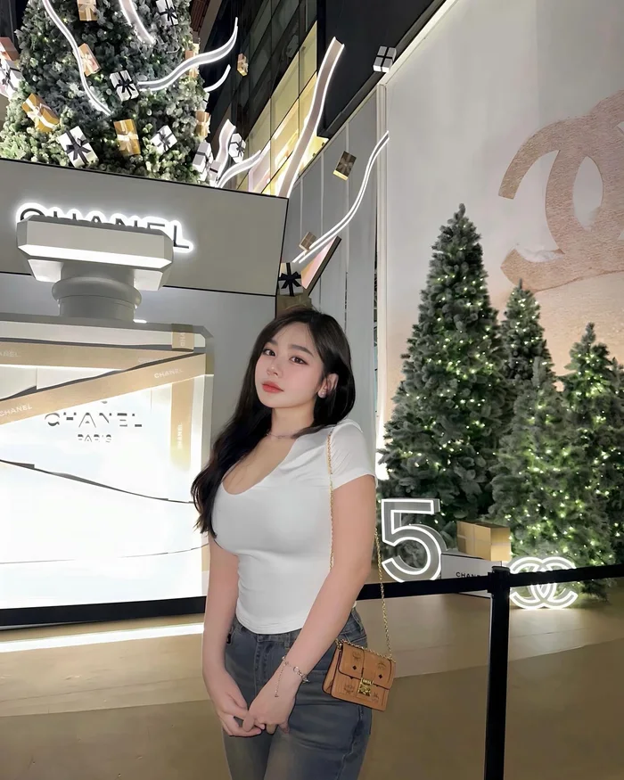 bộ hình ảnh Trần Minh Thiên Di bikini mê hoặc