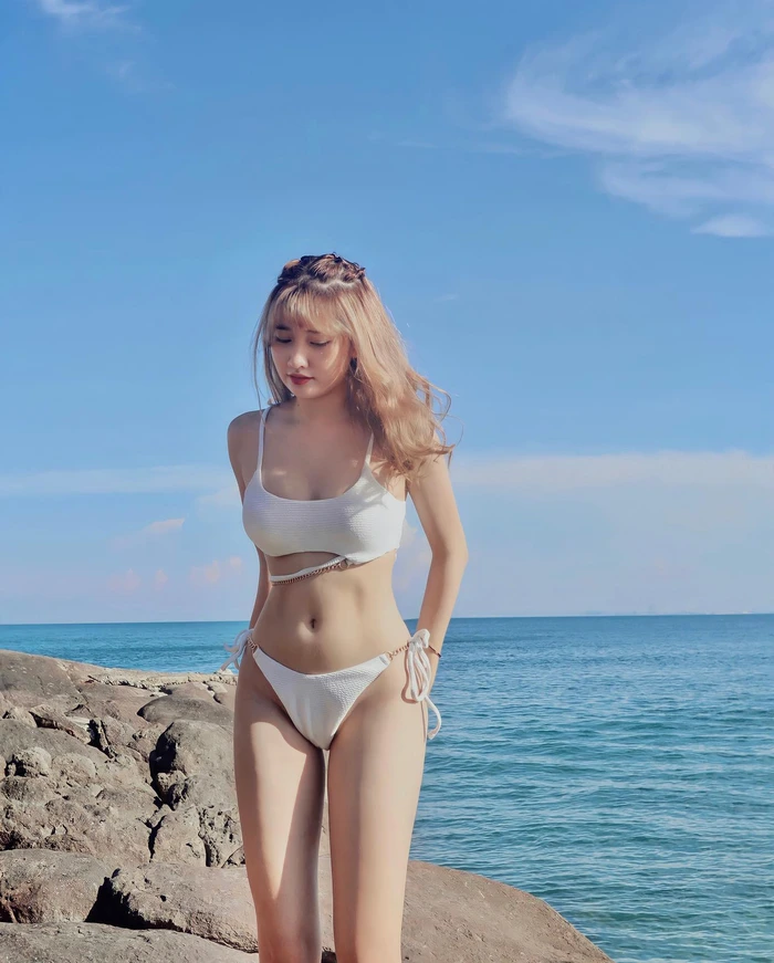 bộ hình vũ thị khánh huyền bikini sexy nổi bật