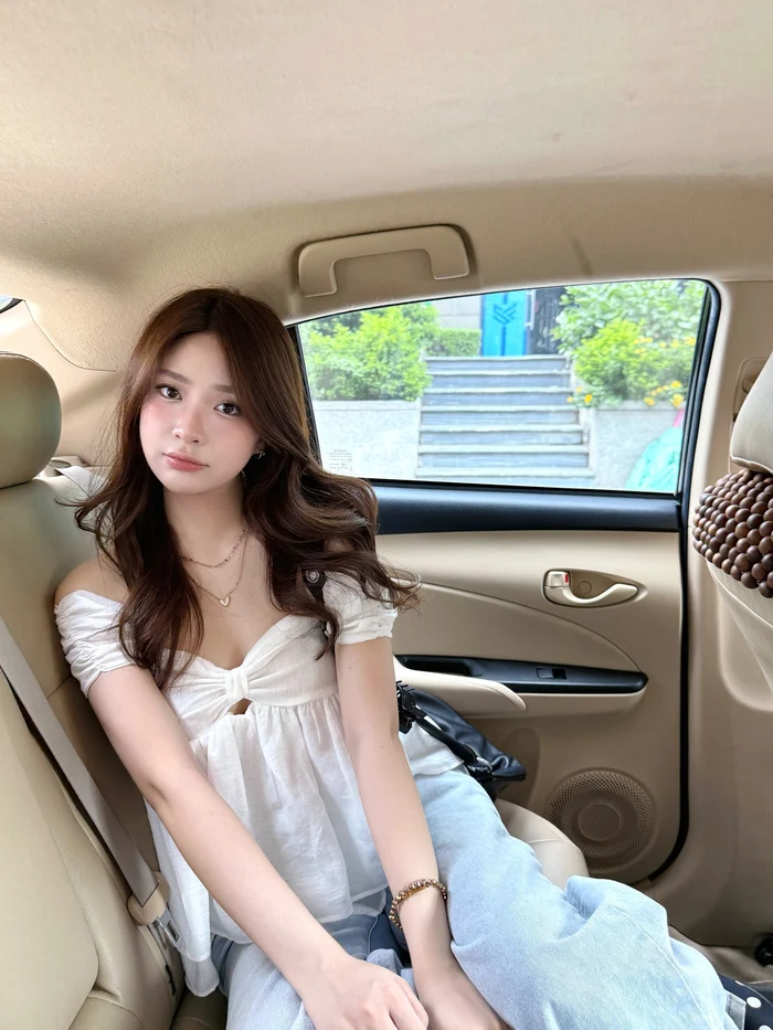Tải ảnh gái lớp 10