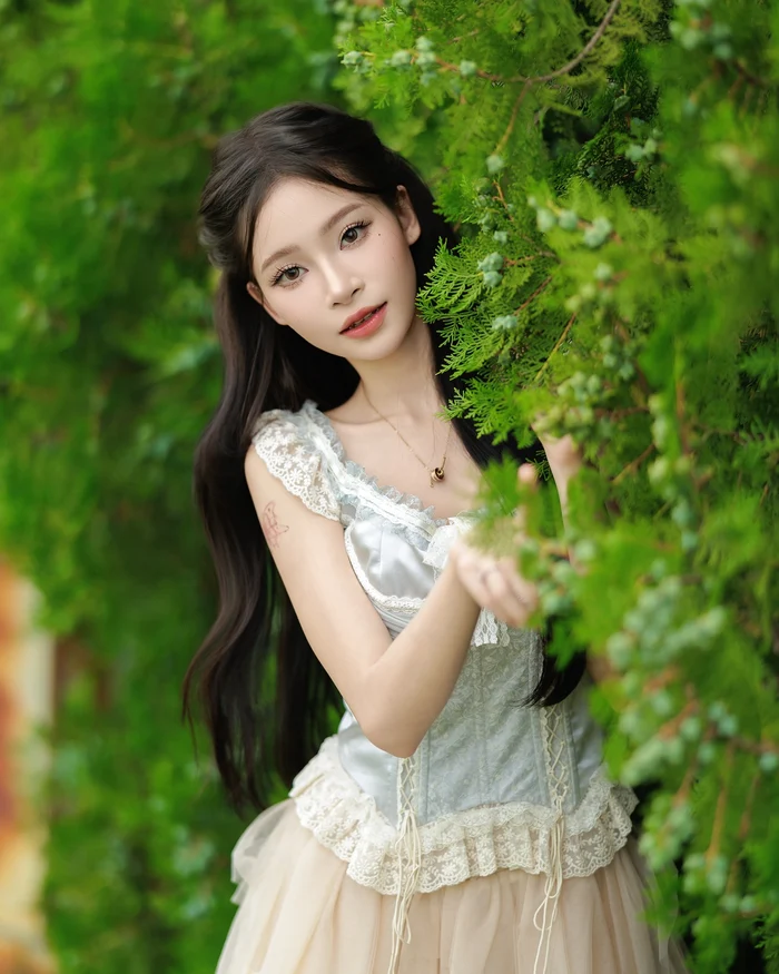 Tải ảnh hot girl sinh năm 2003 có phong cách dịu dàng