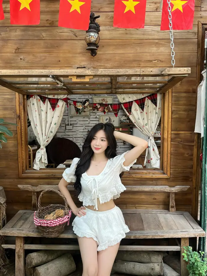 Hình gái xinh 2k8 mặt sáng sủa