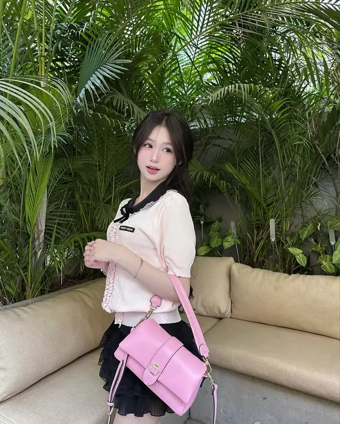 Ảnh gái xinh 2k8 mộc mạc mà đẹp