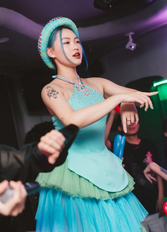 ảnh gái đi bar đẹp