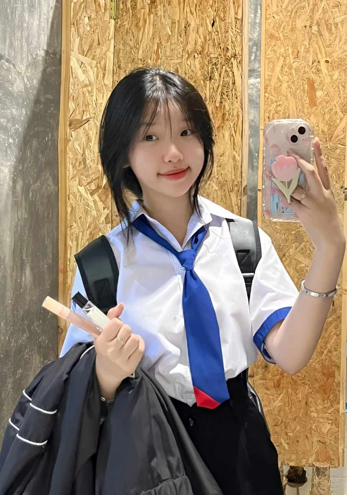 Bộ sưu tập hình gái lớp 8 có nét đẹp hồn nhiên