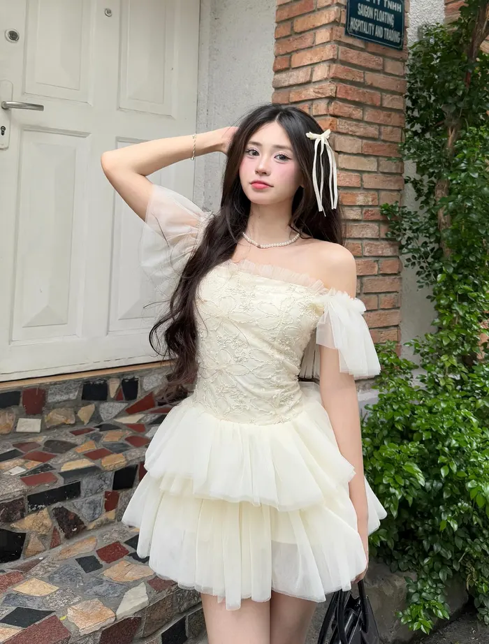 Hình ảnh cô gái 2k4 xinh đẹp với nụ cười ngọt ngào, duyên dáng