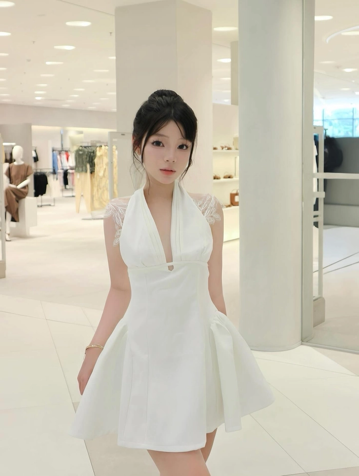 Gái xinh 2k8 nhìn gần gũi mà cuốn hút