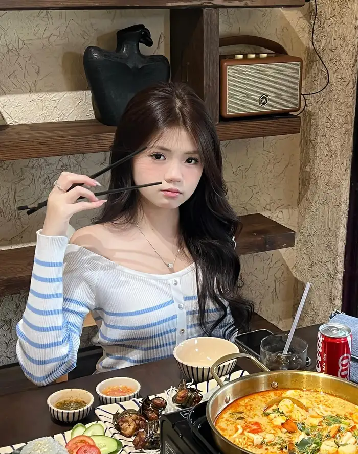 Gái xinh Bigo nổi bật với nét đẹp trong trẻo