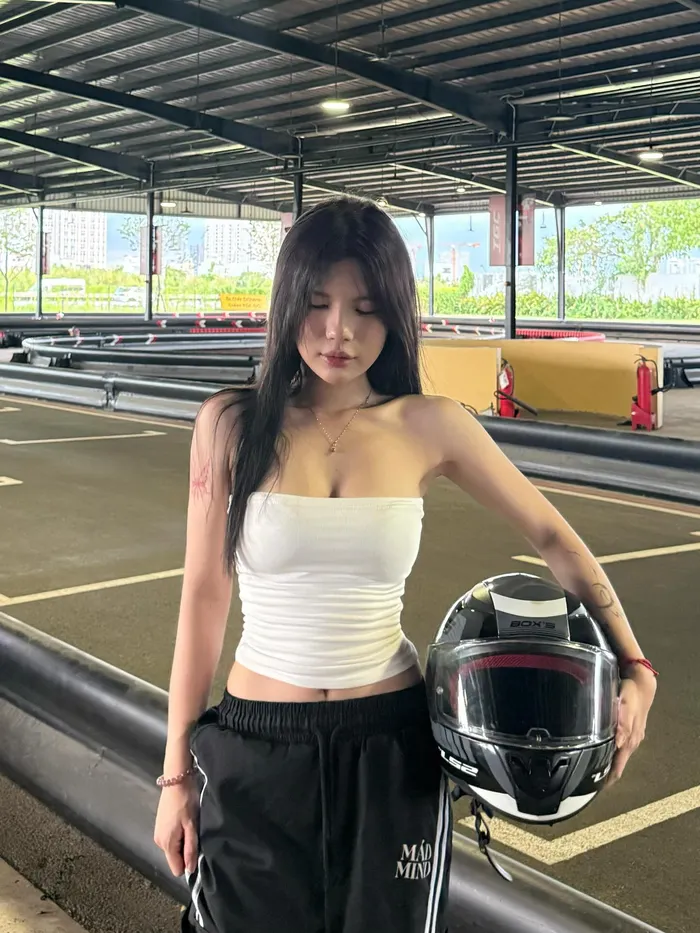 Hình gái xinh mlem khoe vẻ gợi cảm