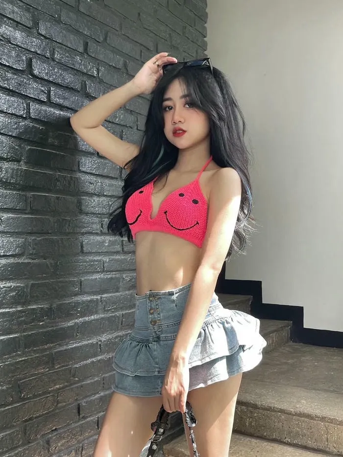 hình avatar Lê Kim Loan bikini đầy quyến rũ