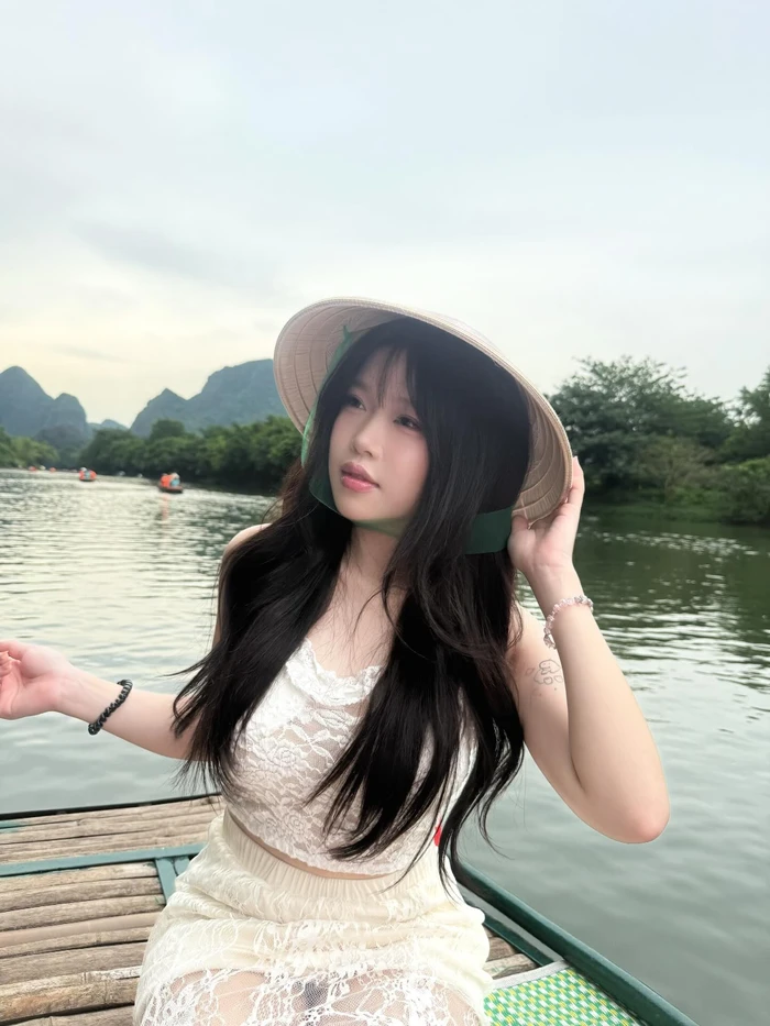 Gái xinh 2k8 với nét đẹp tuổi teen