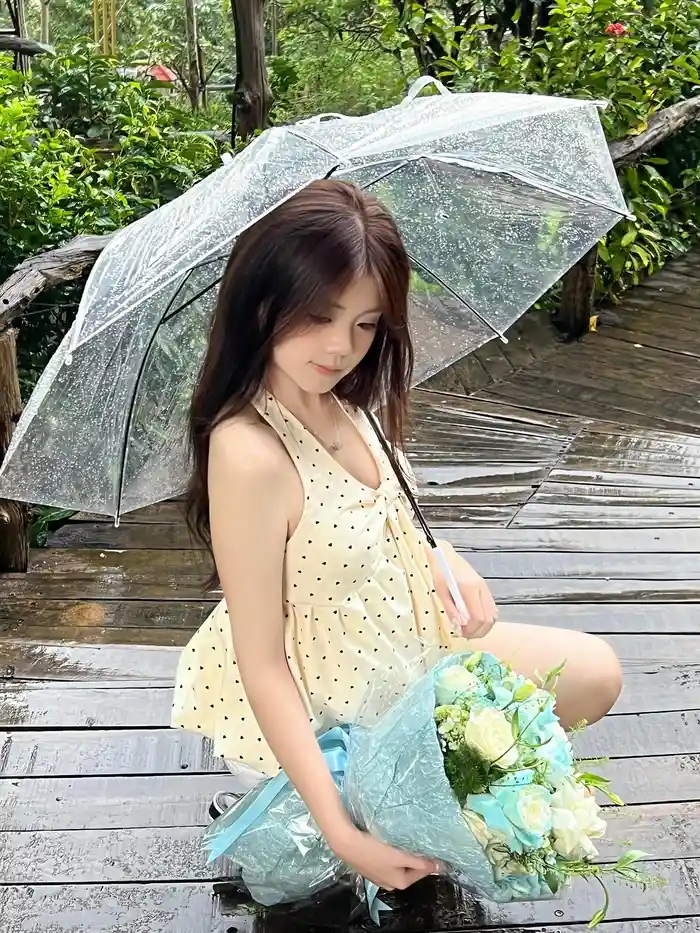 Gái xinh 2k12 có nụ cười nhẹ nhàng