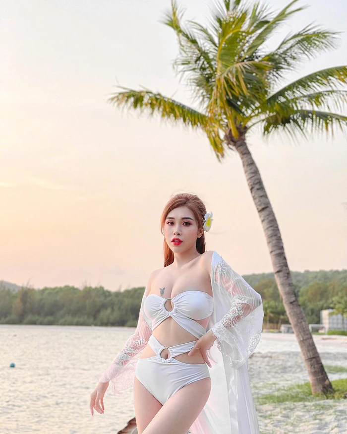 Bộ hình Pinky Bảo Trân nude đường cong hoàn hảo