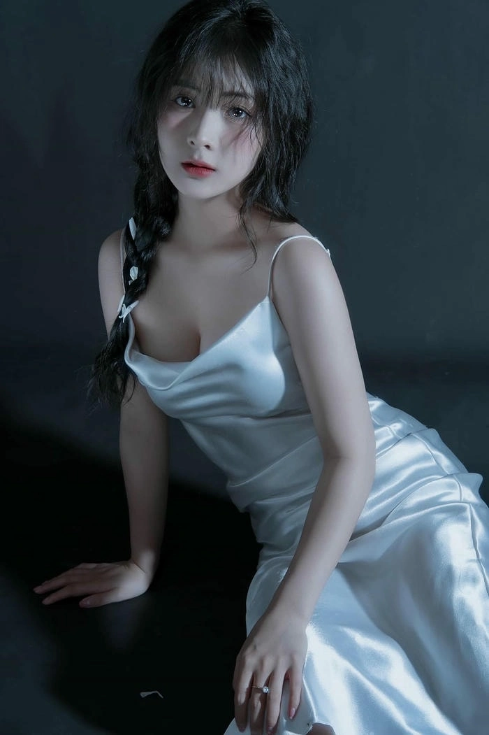 loạt ảnh Quỳnh Alee bikini sexy khiến fan phát cuồng