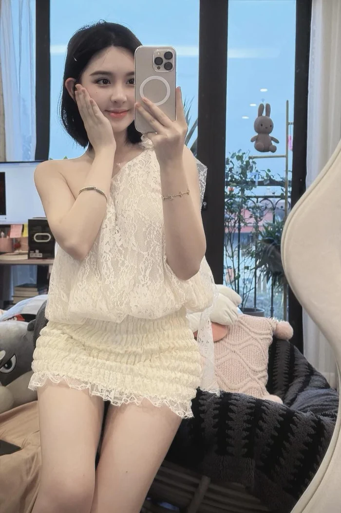 Tải ảnh Trần Huyền Châu dễ thương
