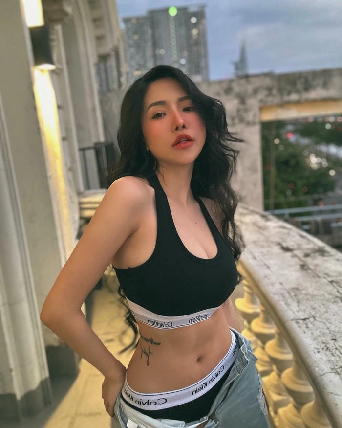 ảnh avatar Viên Vibi lộ hàng cực kỳ cuốn hút