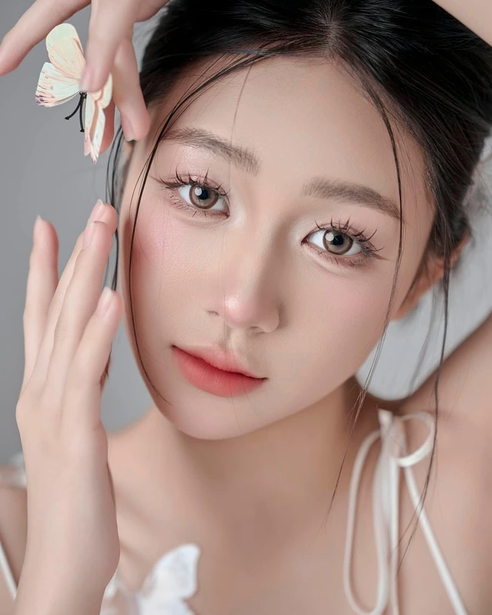Tải ảnh Trần Hà Linh với thần thái nổi bật