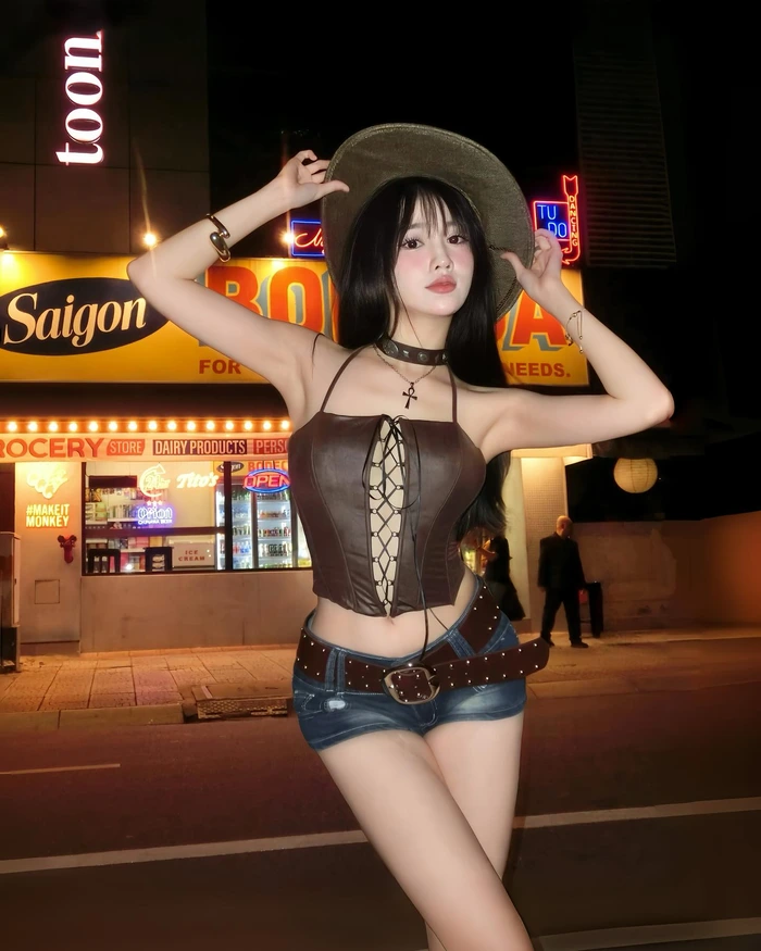 ngắm ảnh vũ thị khánh huyền bikini sexy gợi cảm