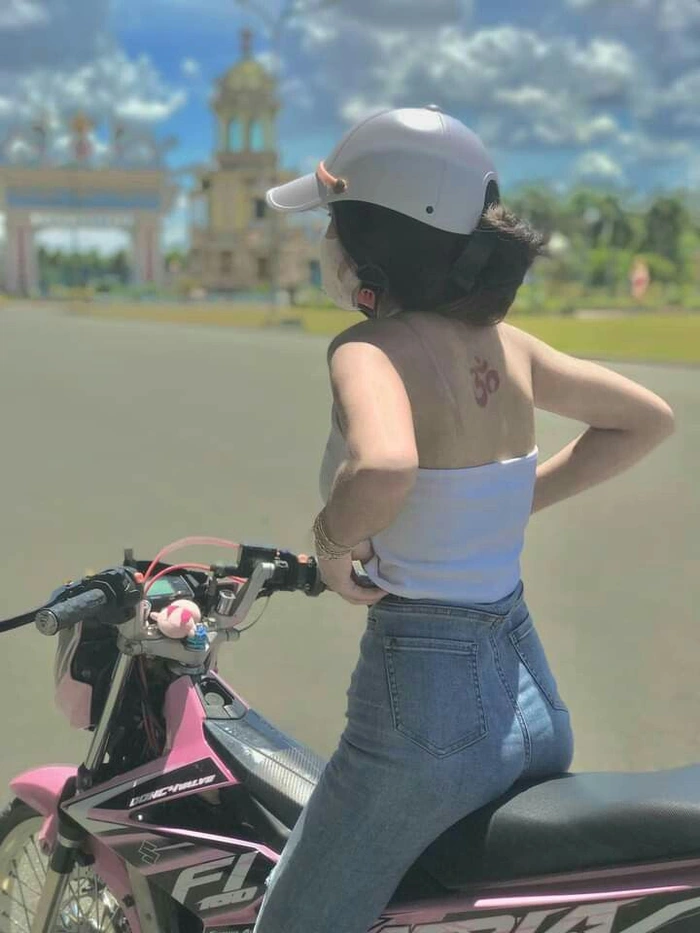 hình ảnh gái ngồi xe độ