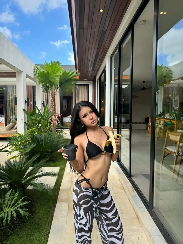 Hình ảnh Xuân Ca sexy nhẹ nhàng mà nổi bật