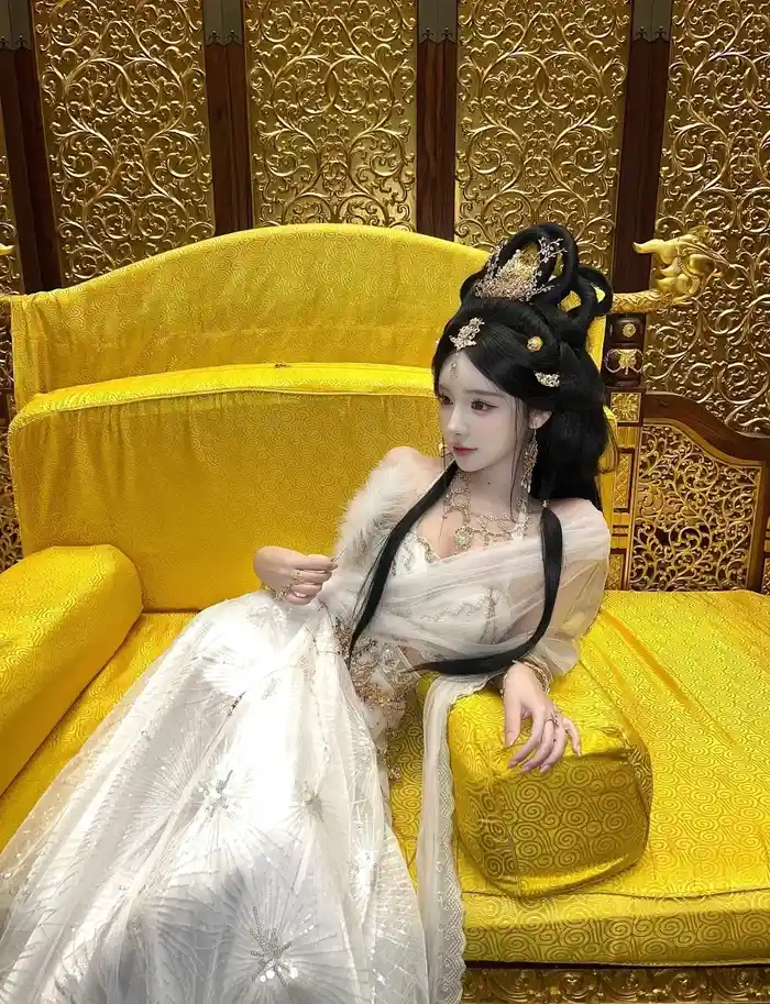 Loạt hình ảnh gái xinh cổ trang được yêu thích nhất