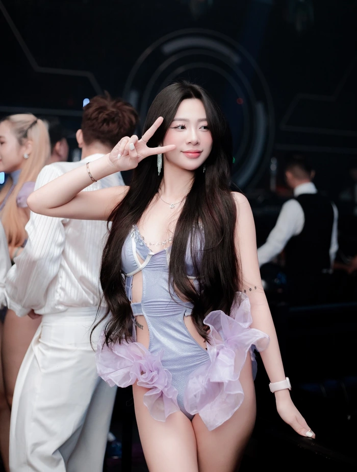 Loạt ảnh gái đi bar, thể hiện sự năng động và sành điệu