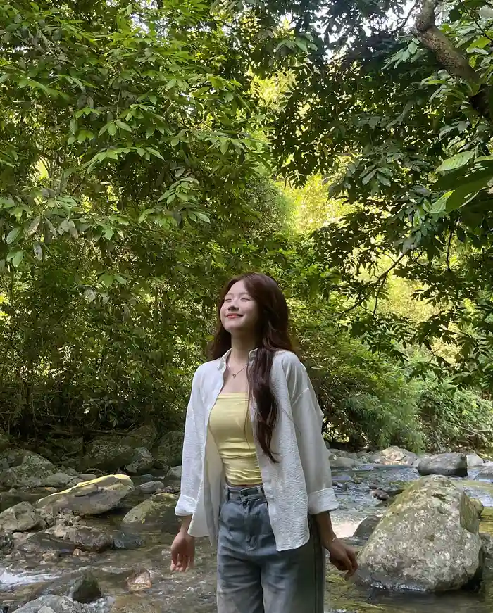 Ngắm hình gái xinh 2k7 nhẹ nhàng, chuẩn gu Gen Alpha