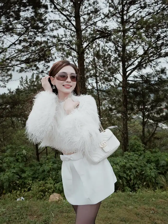 Bộ hình gái xinh 2k2 dễ thương đầy sức sống