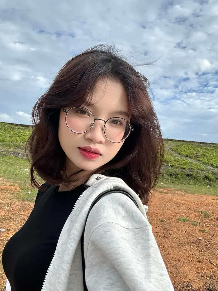 ảnh gái xinh tóc ngang vai 2k3