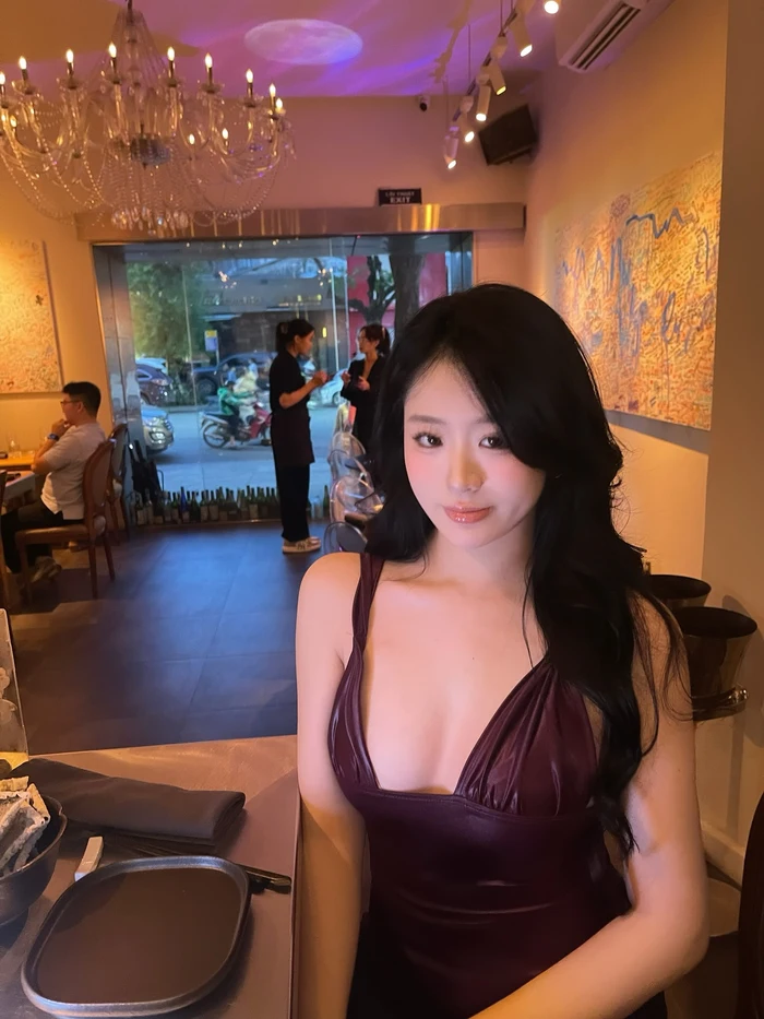 Bộ hình gái xinh 2k3 mang vẻ đẹp hiện đại, cá tính